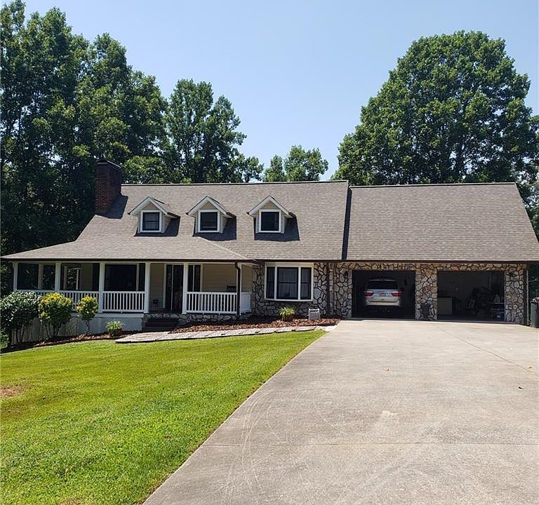 1st image of 401 Beaumont Elm St