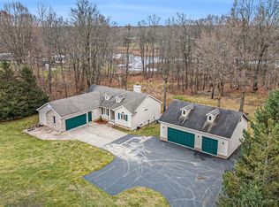 570 Rolling Acres Dr, Ortonville, MI