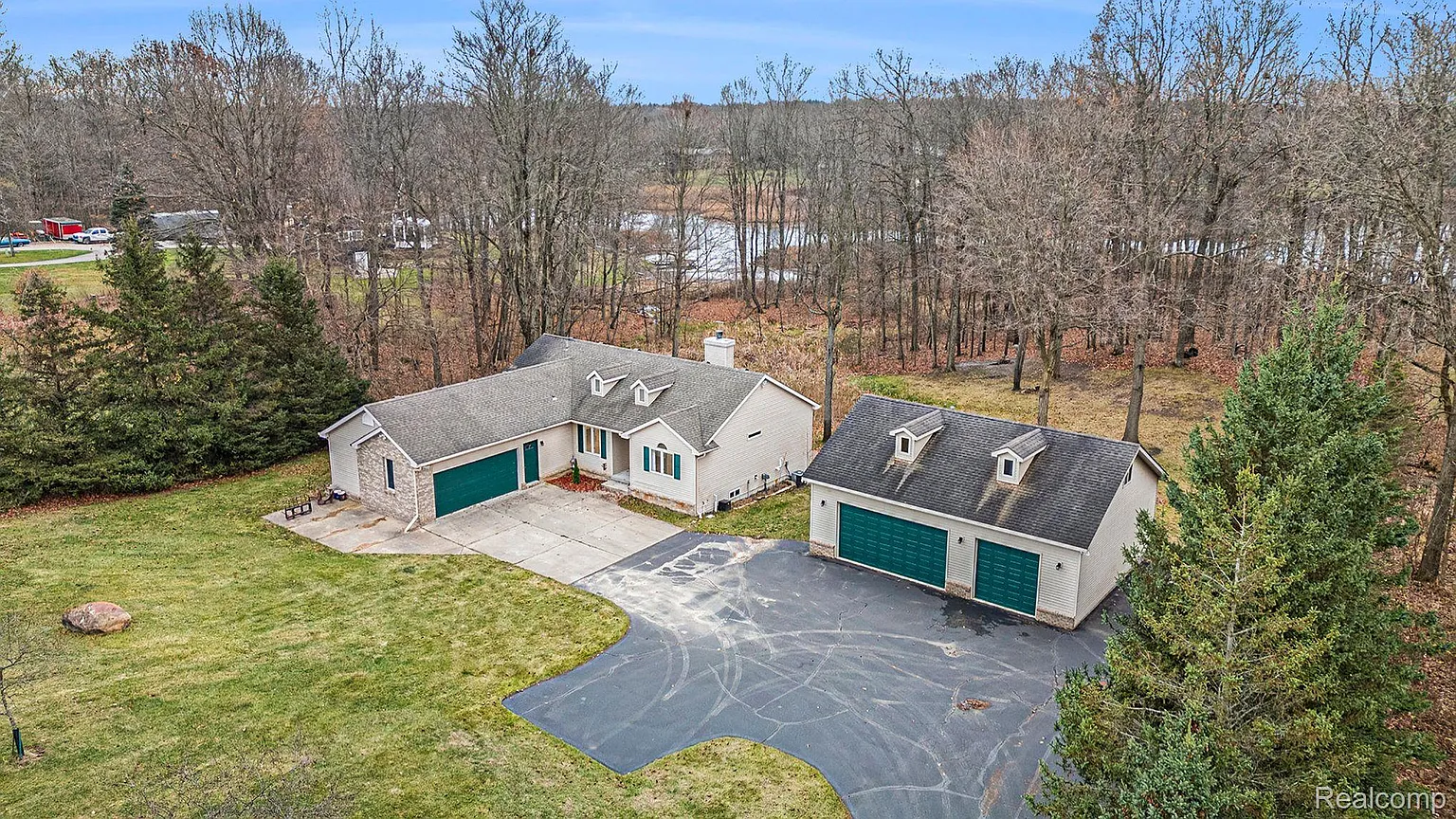 570 Rolling Acres Dr photo 1