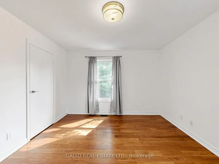 32 Elmvale Blvd — Photo 14