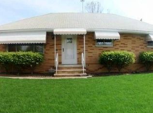 27312 Hickory Ct, Euclid, OH