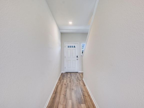 3rd image of 109 Rivendale St