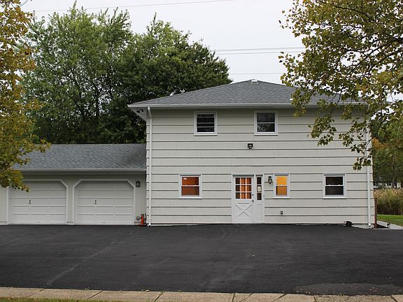 Side entrance, 6 car drveway