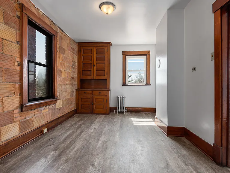 326 Anthony St — Photo 13