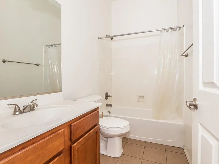 4511 N Dryden St — Photo 18