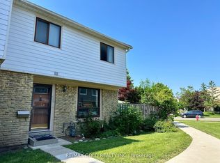 6540 Falconer Dr #56, Mississauga, ON L5N 1M1