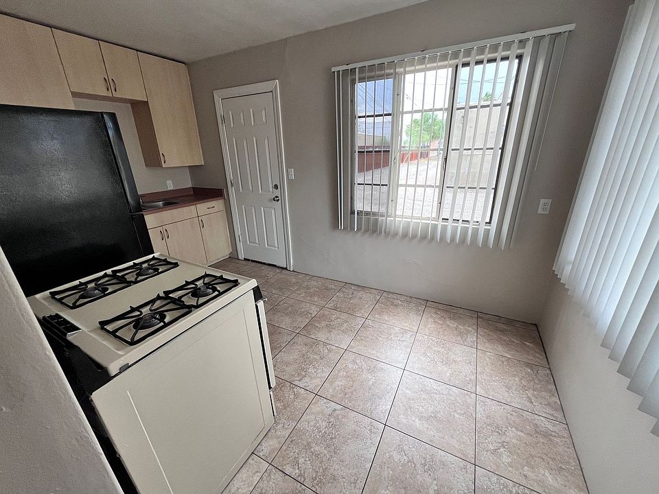 1st image of 2620 N Stone Ave #Tb2620-10