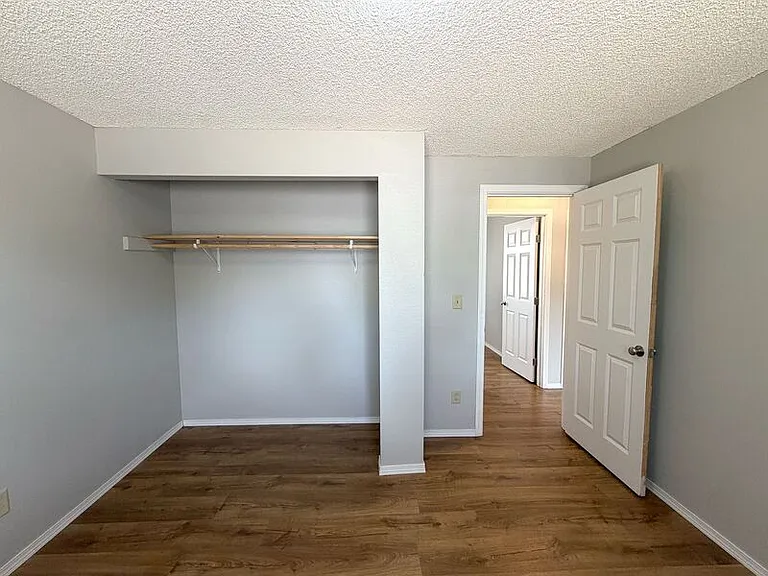410 Crona St — Photo 18