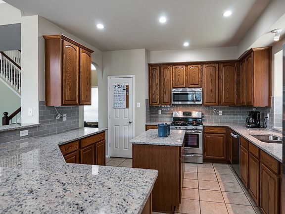 4th image of 10240 Knights Ct
