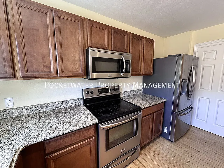 1827 Quail St #5 — Photo 10