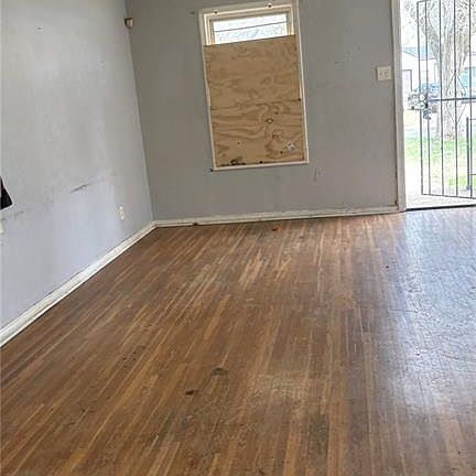 3rd image of 244 Estridge Rd