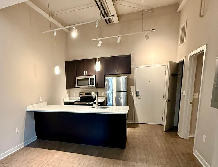 124-128 W Union Blvd — Photo 1
