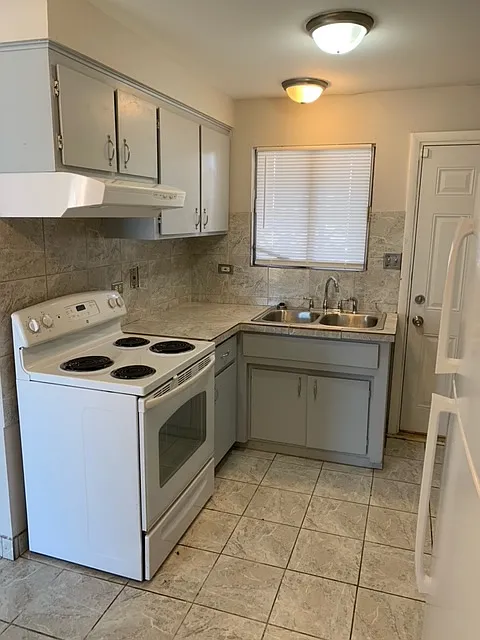 14500 S Torrence Ave APT 3C photo 1