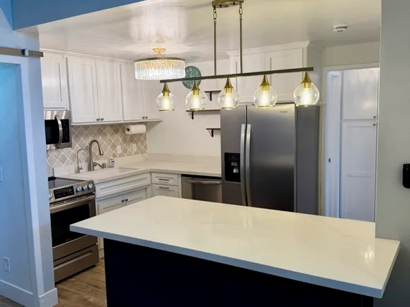 800 Camino Real Unit 302, Redondo Beach, CA 90277