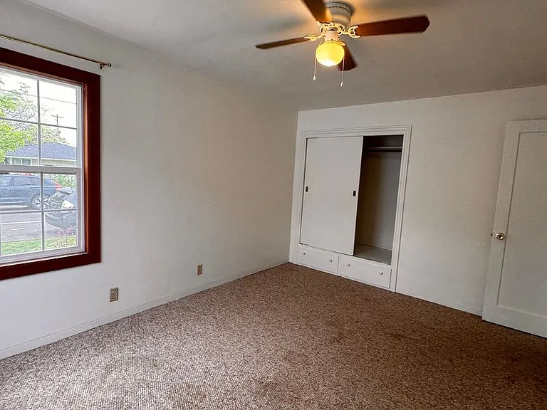 1019 NW Buchanan Ave — Photo 12