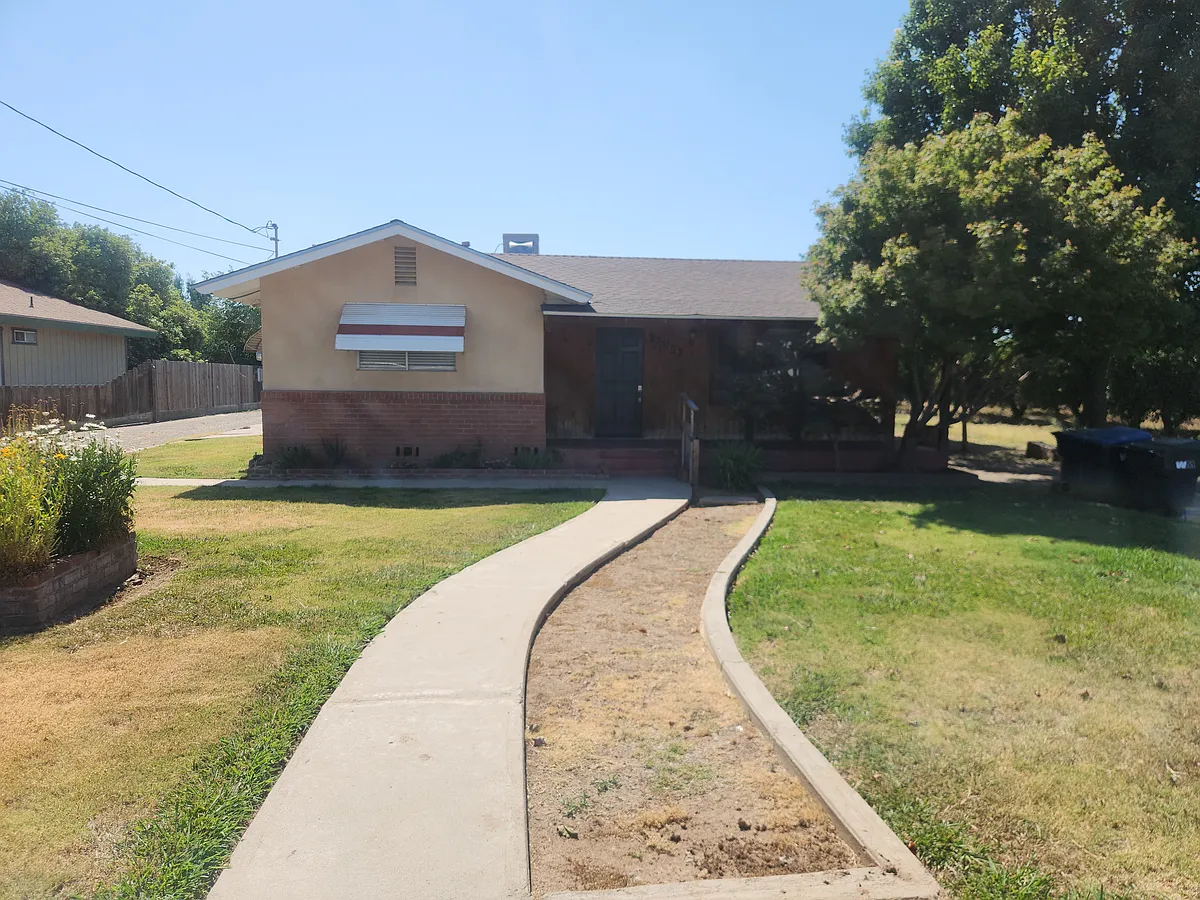 Front - 33057 Road 156