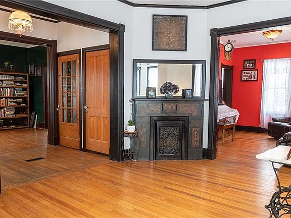 4th image of 70 Diamond St