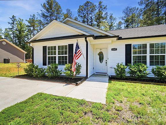 5th image of 1217 Belmont Circle Dr