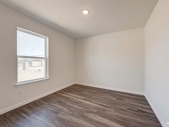 3rd image of 838 Saint James