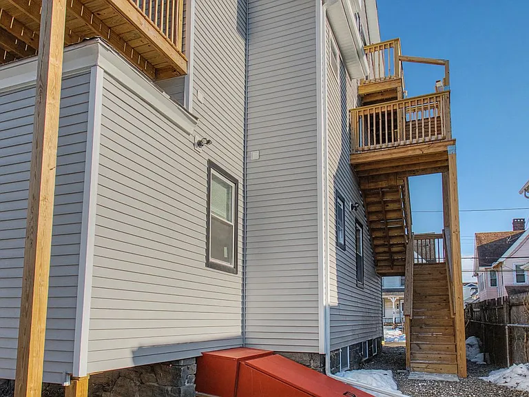 144 Cottage St #3 — Photo 6