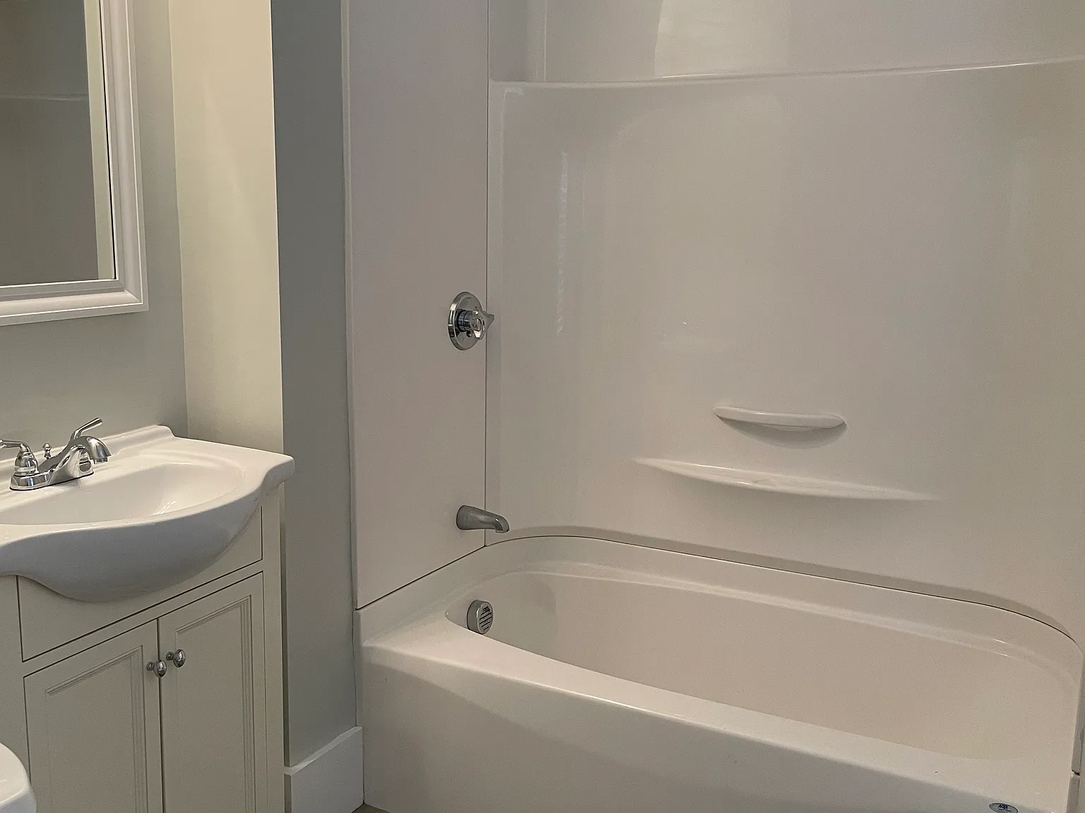 2 bed, 1100 sqft, $2,400 — Photo 2