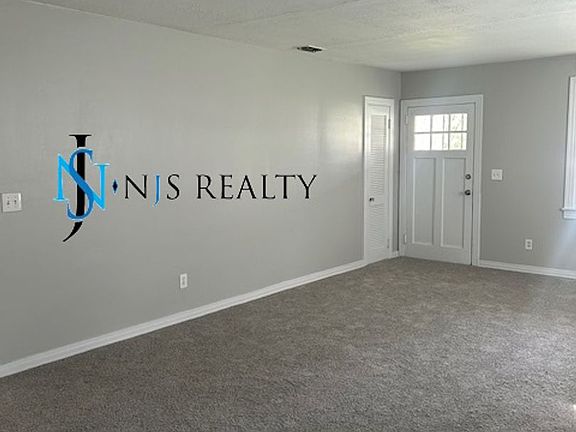 3rd image of 2860 Forest Blvd
