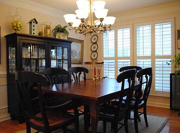 3rd image of 1412 Bloomingdale Ln