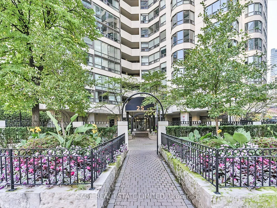 25 Maitland St #1004