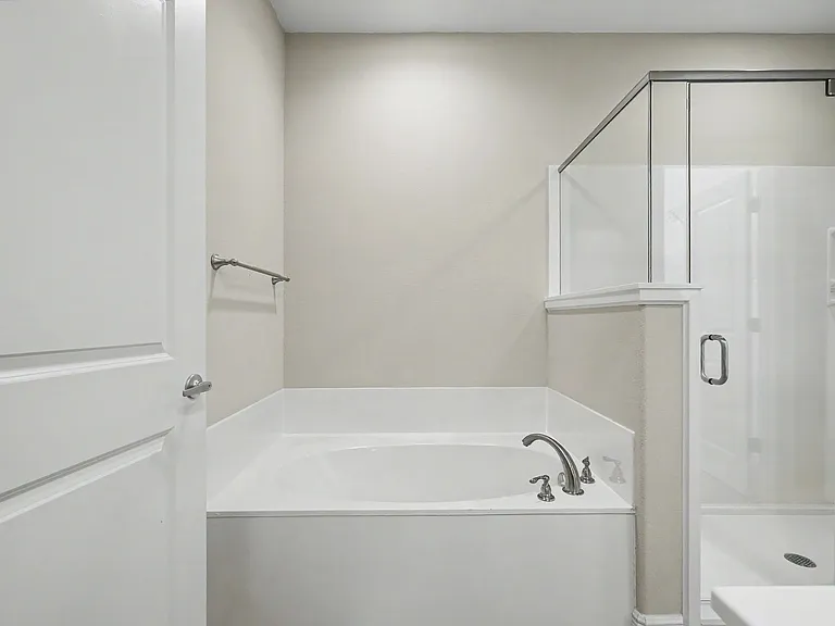 490 Soundview Ct — Photo 28