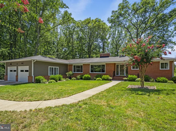 19200 Carborough St, Triangle, VA 22172