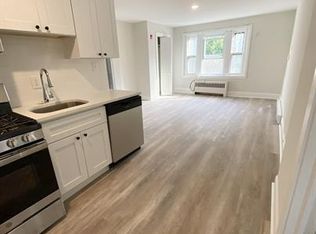 908 S 47th St #3F, Philadelphia, PA 19143