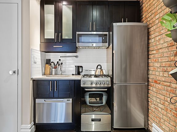 4th image of 412 W 36th St APT 4B