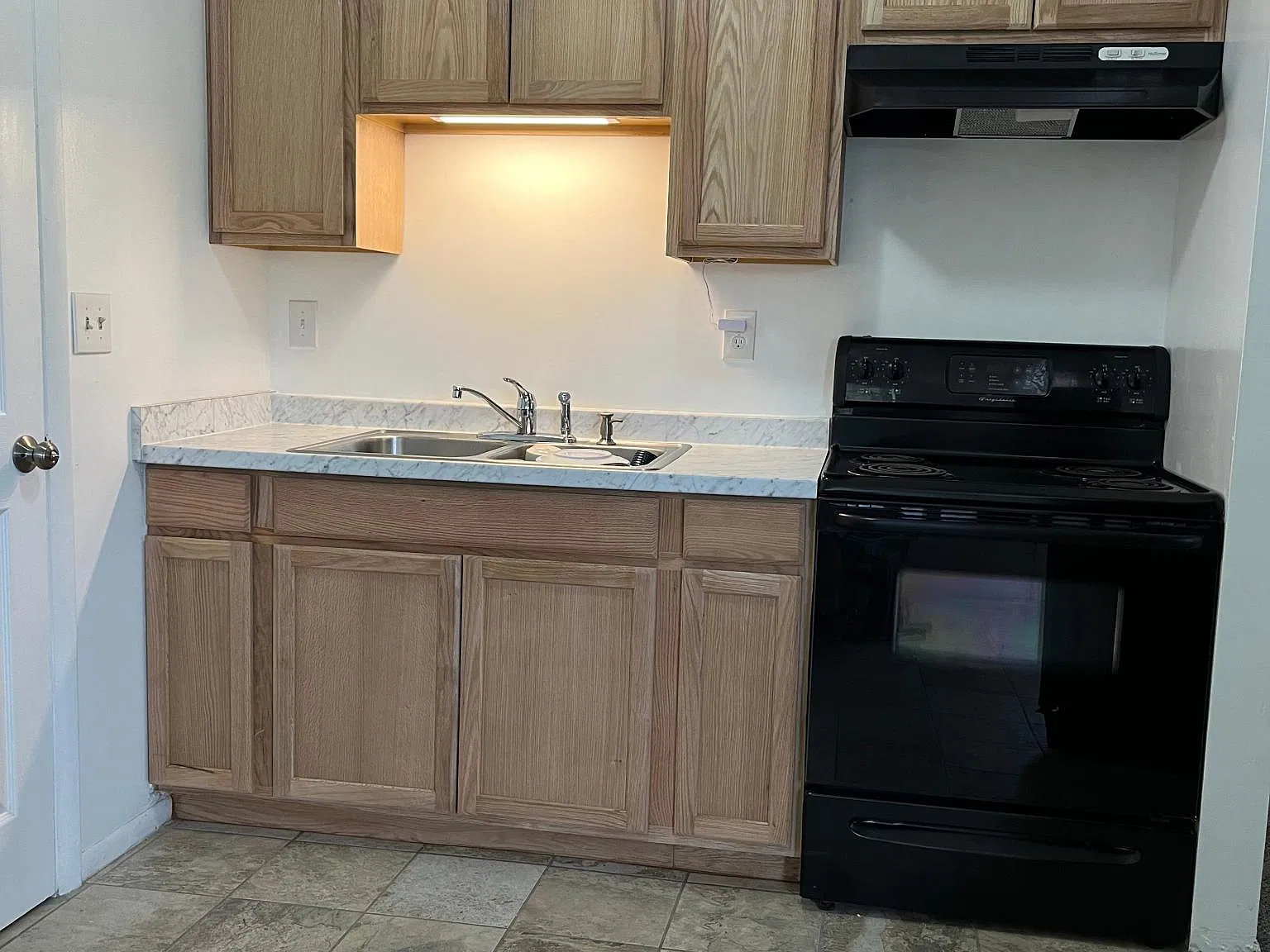 2 BR 1.5 BA Fully Furnished Rental — Photo 3