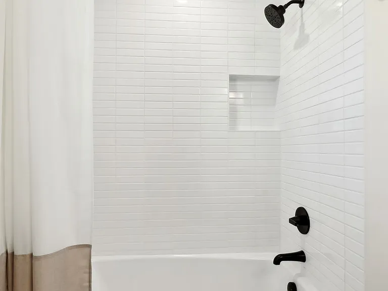 816 Victoria Dr — Photo 12