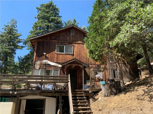 70 Oak Leaf Ln, Running Springs, CA 92382