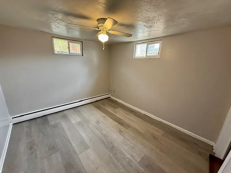 180 Laurel St — Photo 17