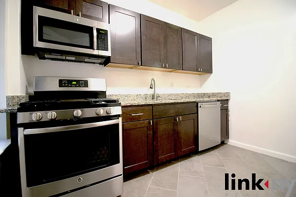 Rented by Link NY Realty | media 18