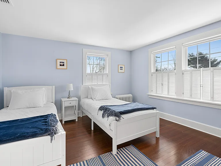 136 Newtown Ln — Photo 13