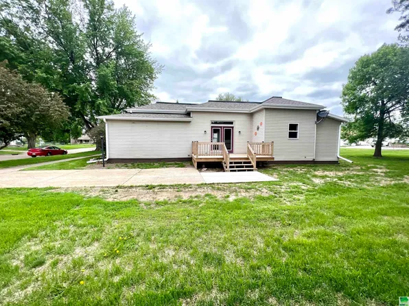 320 4th Ave NW, Le Mars, IA 51031