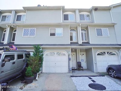 12 Simmons Ln, Staten Island, NY, 10314