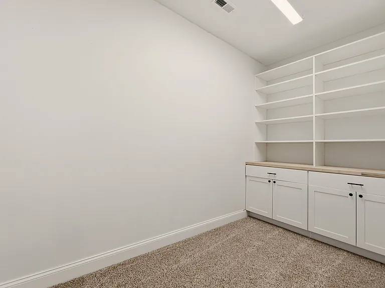 9924 Winding Hill Ln — Photo 3
