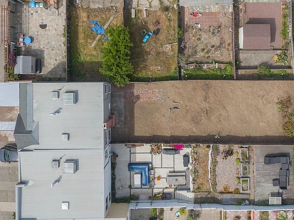 3rd image of 1818 44th Ave