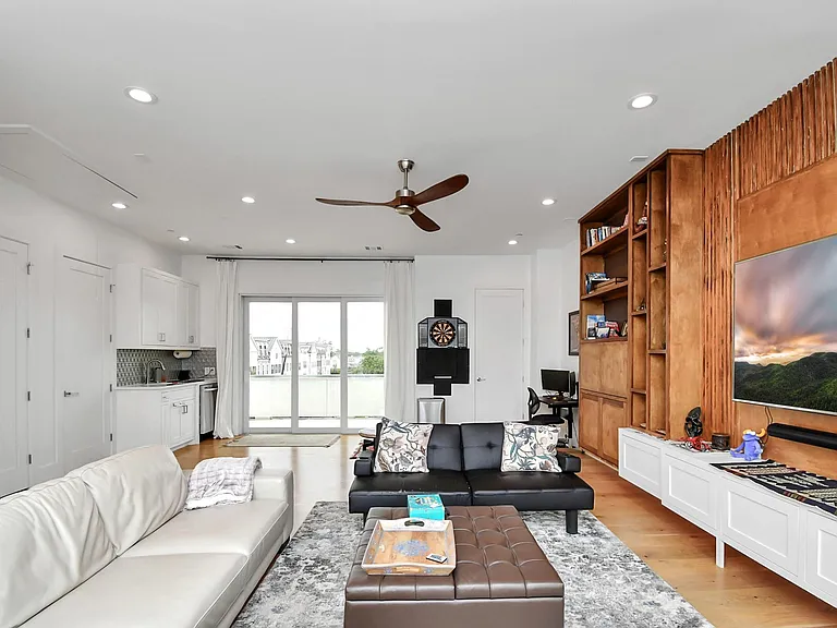 2303 Yupon St — Photo 45