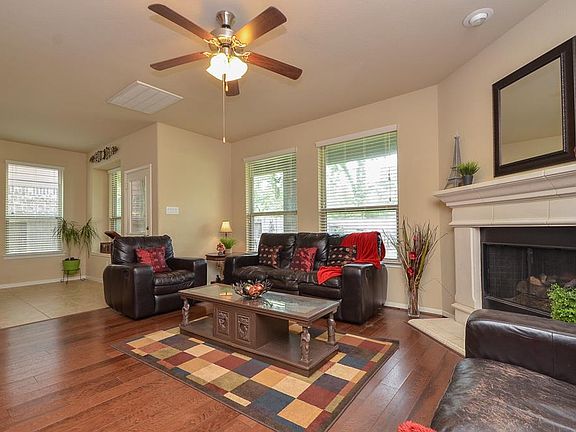 5th image of 19 Glade Park Dr