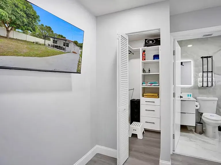 1701 Jefferson St — Photo 16