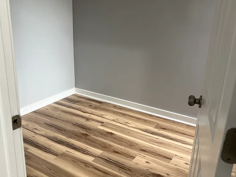 236 S Broadway — Photo 9