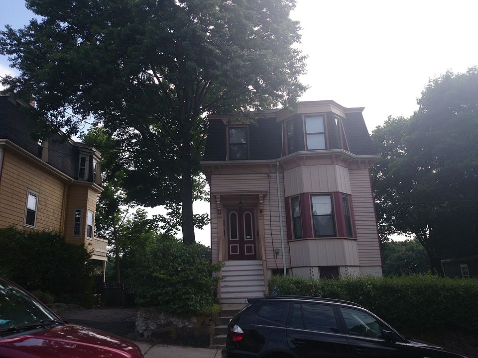 2nd image of 98 Sheridan St