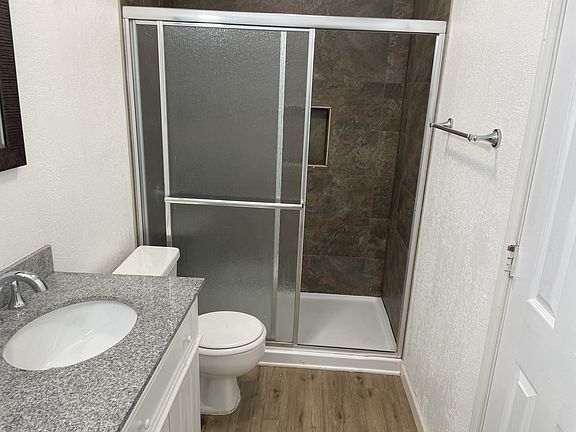 4th image of 441 Finch Dr