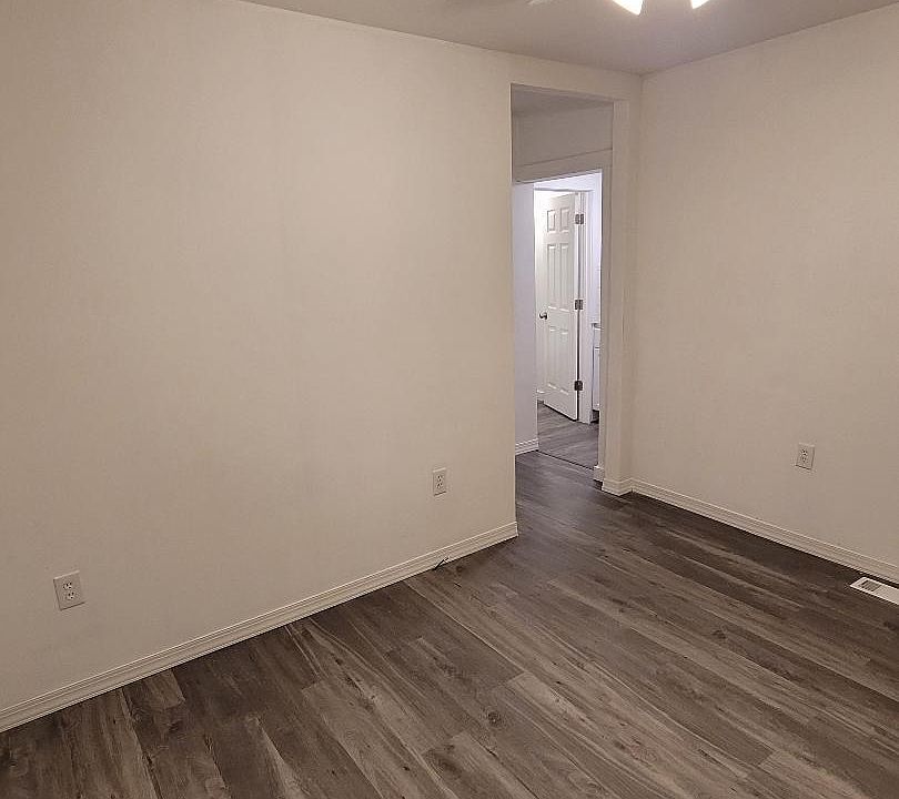 2nd image of 107 Dublin Ln #105
