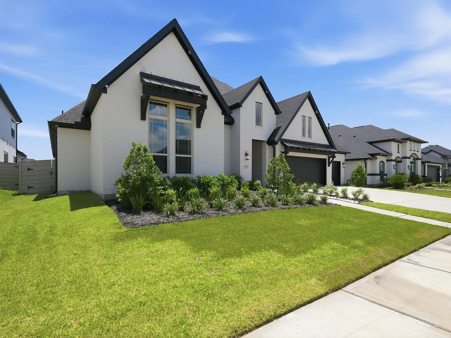 4 bed, 3.5 bath, 3781 sqft, $6,200 — Photo 2